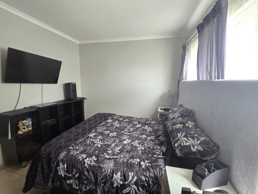 2 Bedroom Property for Sale in Langenhovenpark Free State